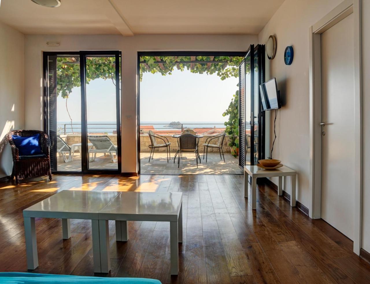 Apartments Minja Nerin Petrovac エクステリア 写真